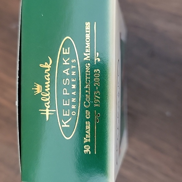 Hallmark Vintage 2003 MOUSE WARMING GIFT Miniature Ornament - Picture 5 of 5